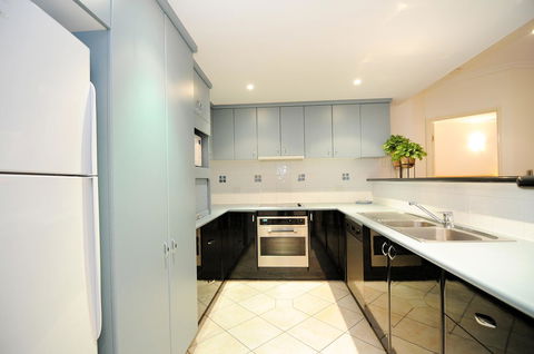 Oasis At Palm Cove - Accommodation Search 9