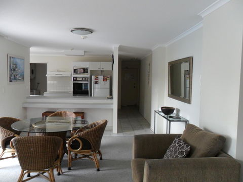 Grosvenor Beachfront Apartments Surfers Paradise - Accommodation Search 5