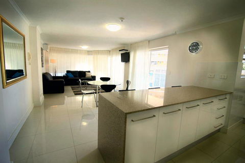Grosvenor Beachfront Apartments Surfers Paradise - Accommodation Search 3