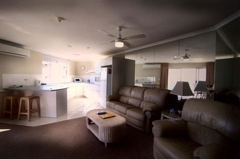 Grosvenor Beachfront Apartments Surfers Paradise - Accommodation Search 9