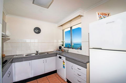 Seacrest Beachfront Apartments Surfers Paradise - Accommodation Search 7