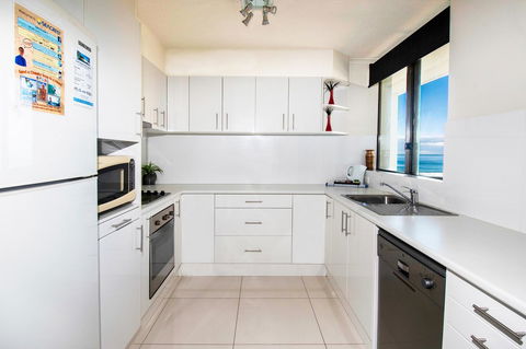 Seacrest Beachfront Apartments Surfers Paradise - Accommodation Search 23