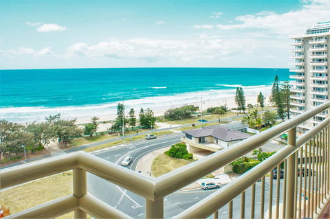 Seacrest Beachfront Apartments Surfers Paradise - Accommodation Search 11