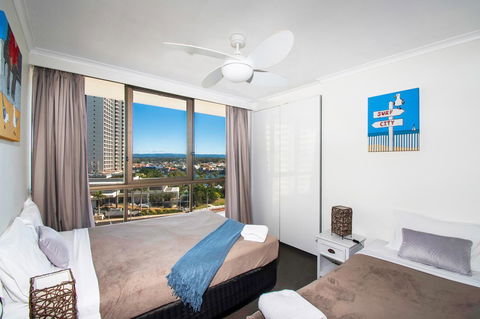 Seacrest Beachfront Apartments Surfers Paradise - Accommodation Search 3