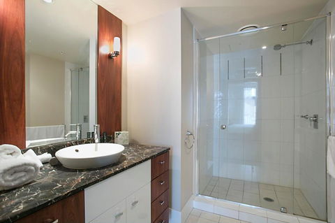 Towers Of Chevron - Private Apartment - Accommodation Search 4