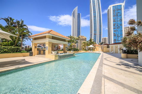 Towers Of Chevron - Private Apartment - Accommodation Search 12