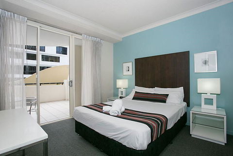 Towers Of Chevron - Private Apartment - Accommodation Search 1