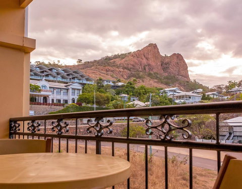 The Robert Towns - Accommodation Search 8