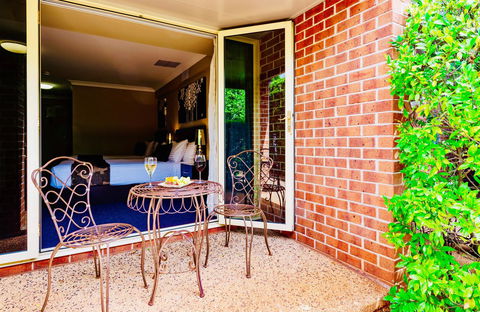 Ambassador On Ruthven - Accommodation Search 17