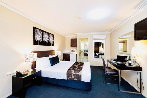 Ambassador On Ruthven - Accommodation Search 13