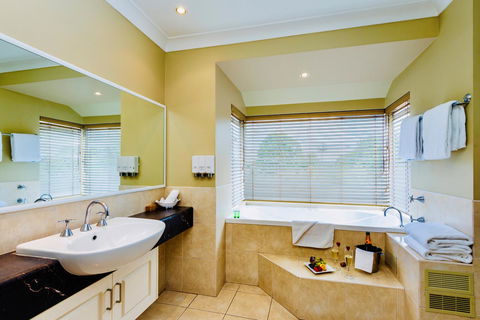 Ambassador On Ruthven - Accommodation Search 21
