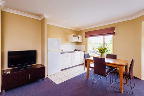 Ambassador On Ruthven - Accommodation Search 27