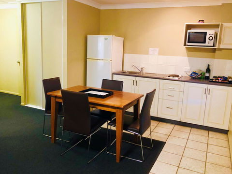 Ambassador On Ruthven - Accommodation Search 35