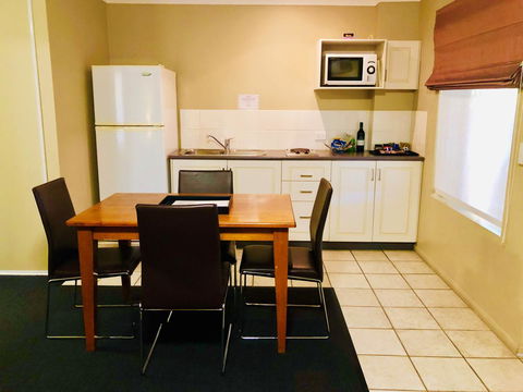 Ambassador On Ruthven - Accommodation Search 37