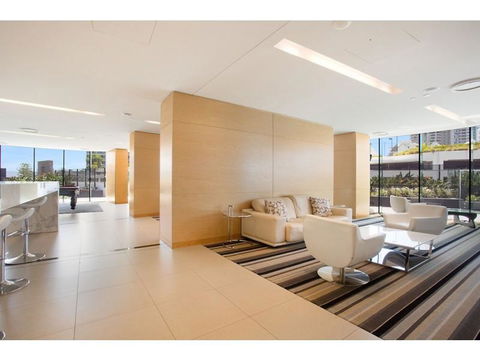 Luxury 3 Bedroom In Heart Of Broadbeach - Accommodation Search 8