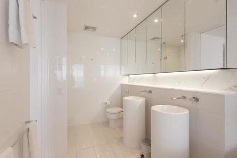 Luxury 3 Bedroom In Heart Of Broadbeach - Accommodation Search 4