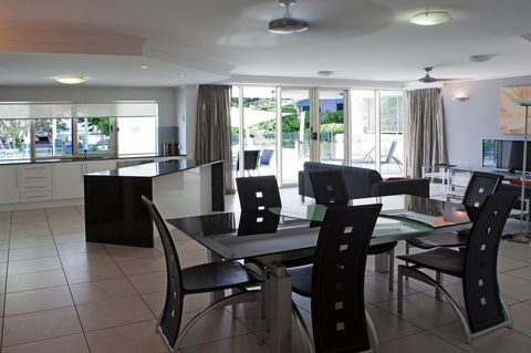 Waters Edge Apartment Cairns - Accommodation Search 2