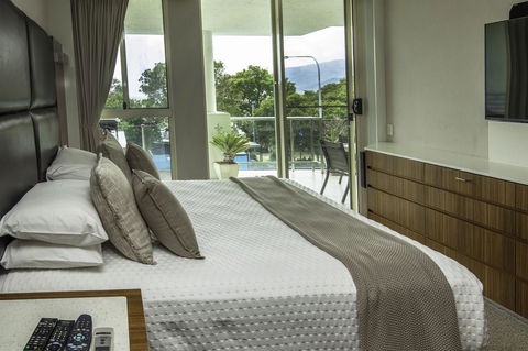 Waters Edge Apartment Cairns - Accommodation Search 3