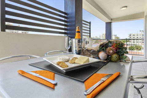 La Vida On Anzac - Accommodation Search 25