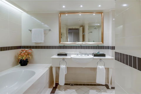 InterContinental Sanctuary Cove Resort, An IHG Hotel - Accommodation Search 5