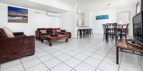 Bilinga Beach Motel - Accommodation Search 42