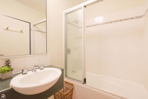 Coral Tree Inn - Accommodation Search 41