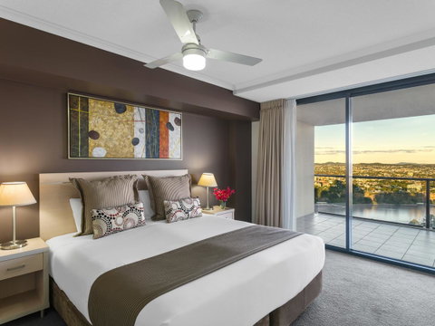 Oaks Brisbane River City Suites - Accommodation Search 1