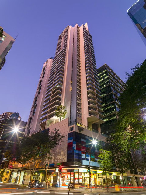 Oaks Brisbane River City Suites - Accommodation Search 0