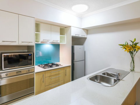 Oaks Brisbane River City Suites - Accommodation Search 9