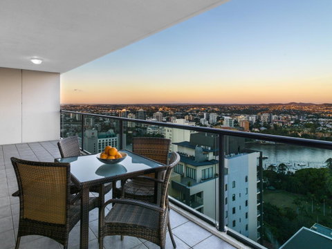 Oaks Brisbane River City Suites - Accommodation Search 8