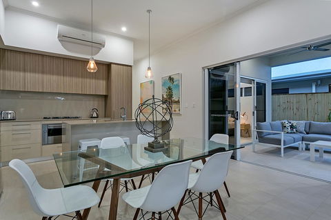 Oceans Edge Holiday Home - Accommodation Search 6