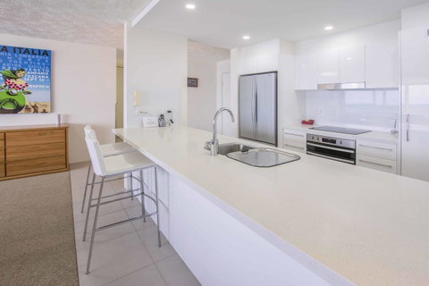 84 The Spit Holiday Apartments - Accommodation Search 14