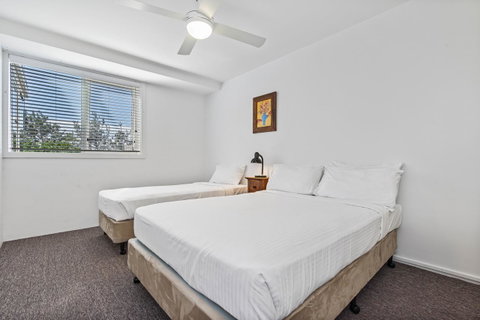 84 The Spit Holiday Apartments - Accommodation Search 1