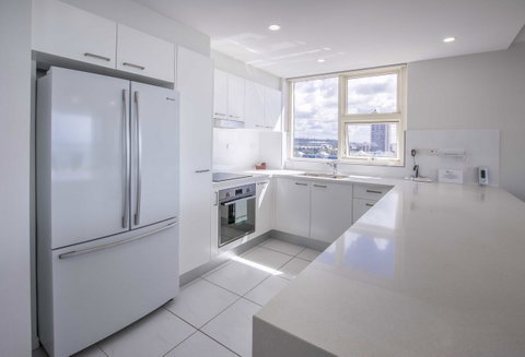 84 The Spit Holiday Apartments - Accommodation Search 7