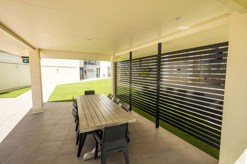 Jack And Newell Holiday Apartments - Accommodation Search 6