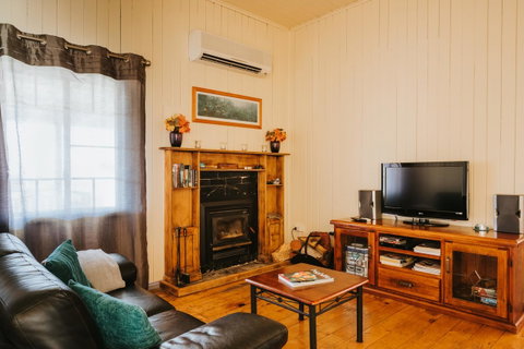 Apple Blossom Cottages - Accommodation Search 6