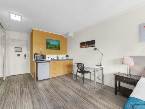 Central Brunswick Apartment Hotel - Accommodation Search 15