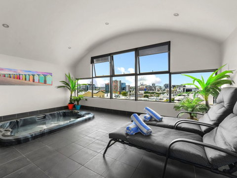 Central Brunswick Apartment Hotel - Accommodation Search 11