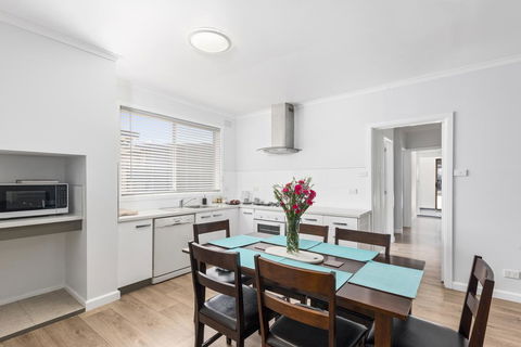 Wattle Grove Villa - Accommodation Search 0