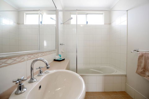 Wavecrest Village & Tourist Park - Accommodation Search 3