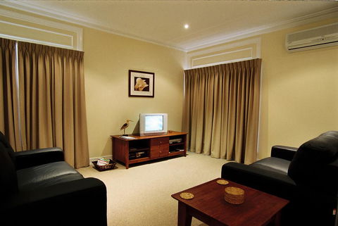 Waverley House Cottages - Accommodation Search 1