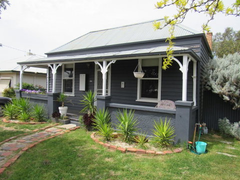Welcome Stranger Cottage - Accommodation Search 0