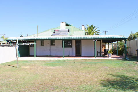 West End Retreat - Accommodation Search 3