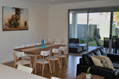 Western Breeze - Accommodation Search 2