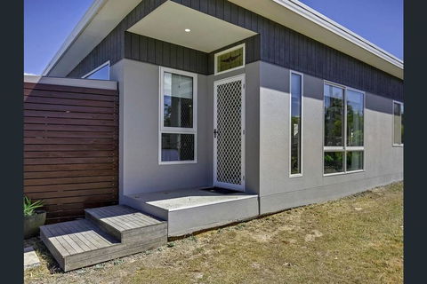 Weston Farm Seaside Stay - Accommodation Search 1