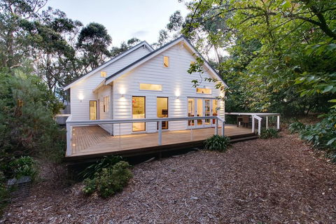 White Cottage - Accommodation Search 0