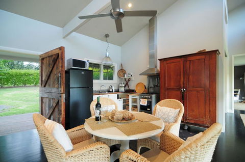 Willabrook Retreat - Mojo Cottage - Romantic Escape! - Accommodation Search 3
