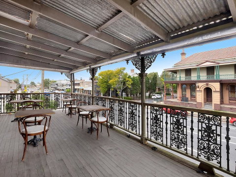 William Arnott Hotel - Accommodation Search 1
