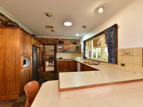 Wine Country Homestead 4-6br House - Accommodation Search 3