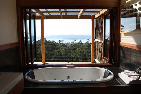 Woodbridge Hill Hideaway - Accommodation Search 0